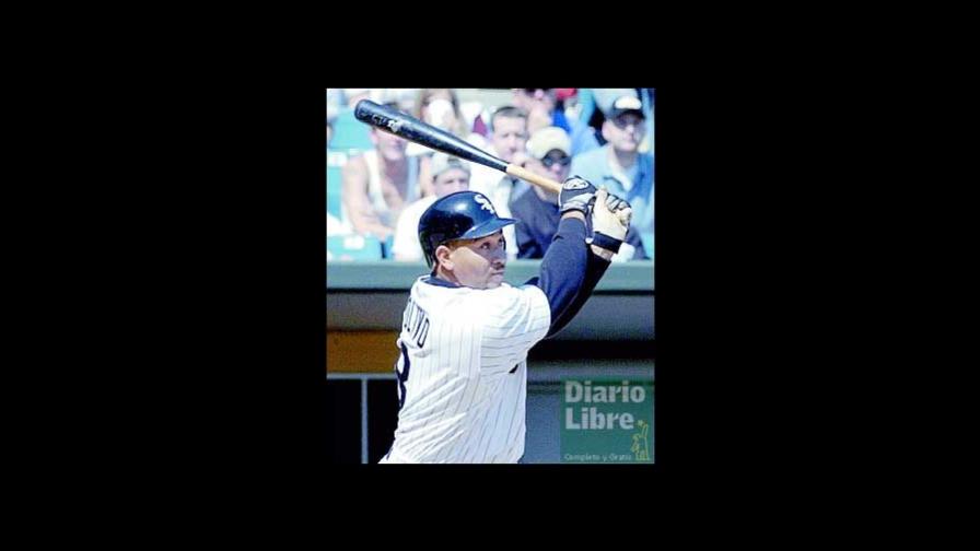 Miguel Olivo toma aire fresco Miguel Olivo toma aire fresco