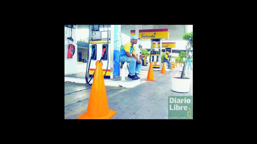 Escasez combustible llega a SD; la crisis seguirá hasta el viernes