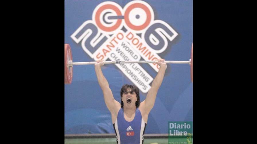 Turco, ruso y chino se reparten oro en 62 kilos Mundial Pesas