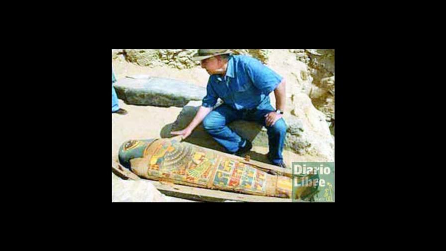 Subastan momia con precio récord