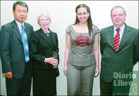 Hotel V Centenario realiza almuerzo con diplomáticos