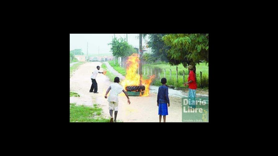 Piden sacar obispo y cura Hartley de hospital Carl Theodor George