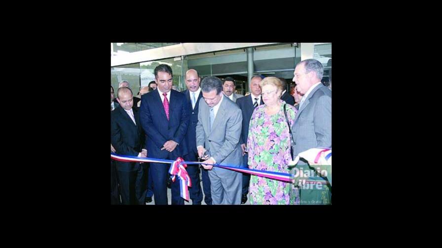 LF inaugura hospital Profesor Juan Bosch en La Vega
