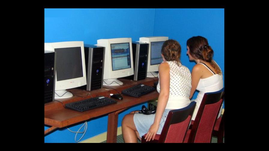 Expertos discuten bondades y delitos de internet