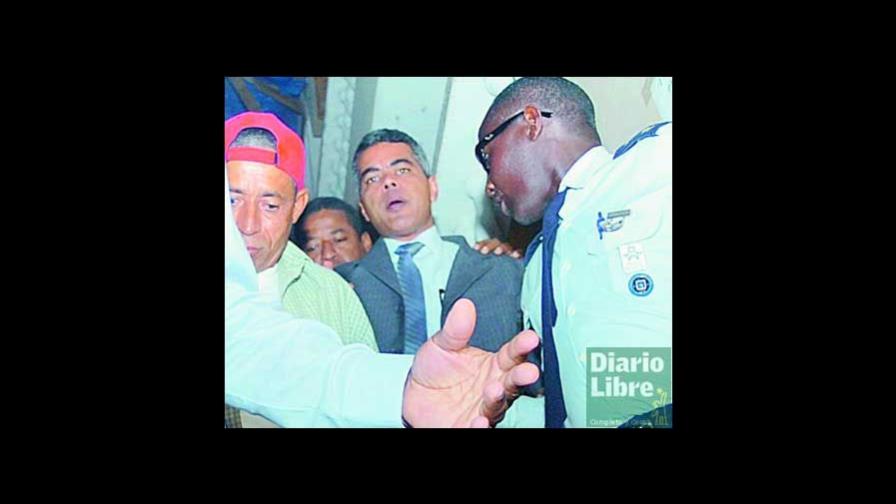 Coronel Velázquez queda libre bajo fianza, pero con medidas de coerción