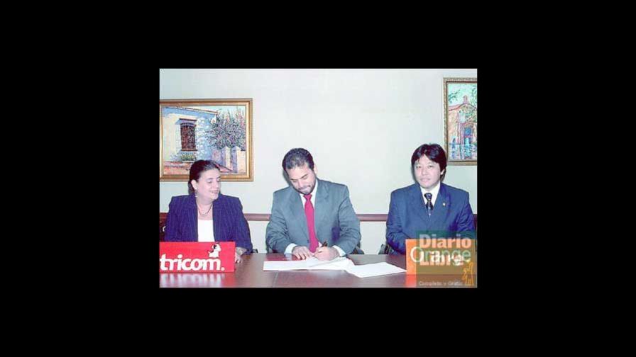 Tricom y Orange firman acuerdo minimensajes Tricom y Orange firman acuerdo minimensajes