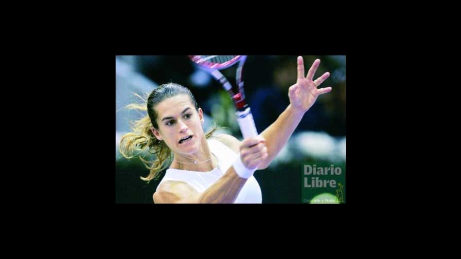 Amelie Mauresmo derrotó a Justine Henin y avanzó a semifinales en el Masters femenino