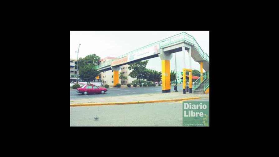 Puentes peatonales de SD están en mal estado Puentes peatonales de SD están en mal estado