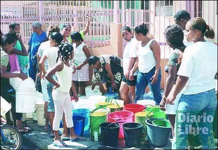 Protestan por falta de agua en Herrera - Diario Libre