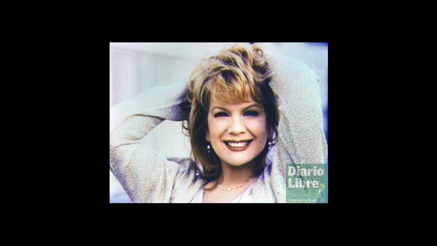 Suspenden concierto de Vikki Carr en el país