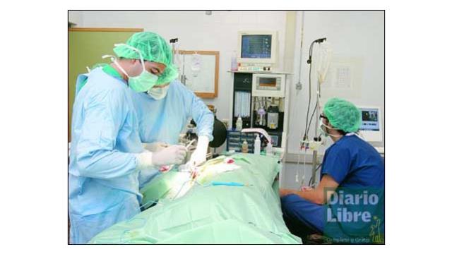 Apretar garrapata Insignificante Acusan a médico por dejar pinza a paciente - Diario Libre