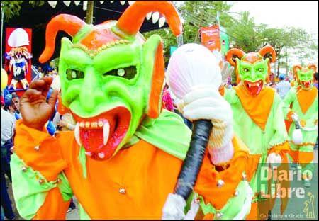 Inicia carnaval de Baní a ritmo de merengue, típico y bachata