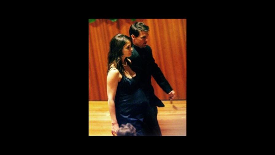 Katie Holmes decide profesar la cienciología