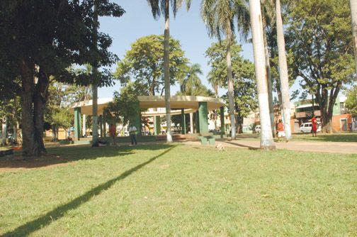 Parque Braulio Alvarez en proceso de remozamiento