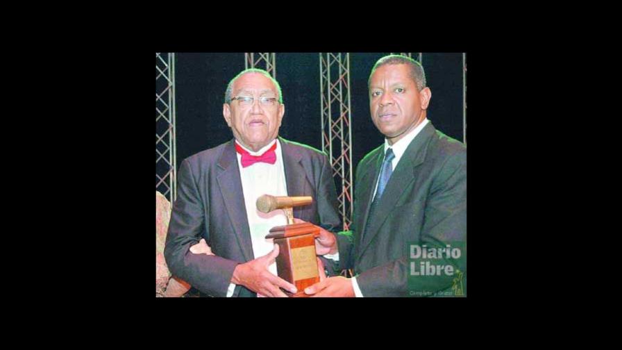 Al fin entregan los Micrófonos de Oro