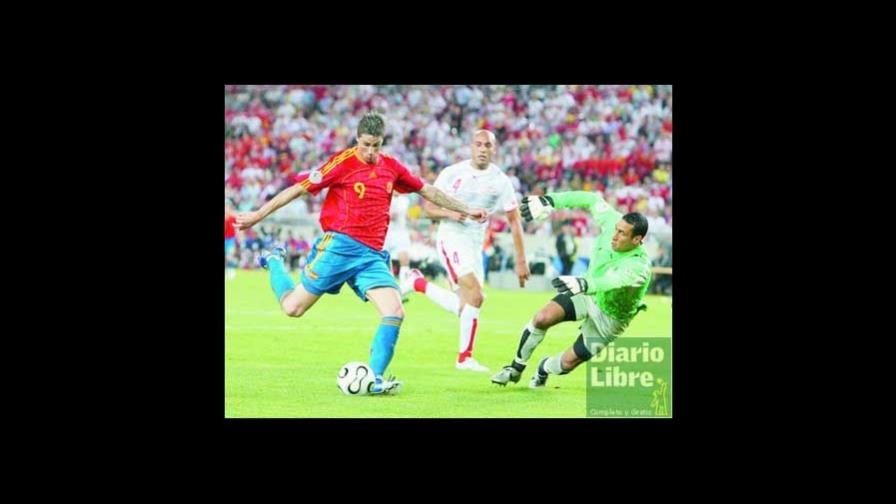 España remonta ante Túnez y avanza a octavos de final