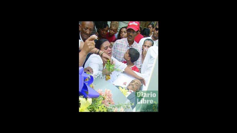 Dan último adiós al poeta Dionisio López Cabral