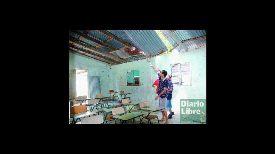 Escuelas en mal estado y presionan por inscripciones