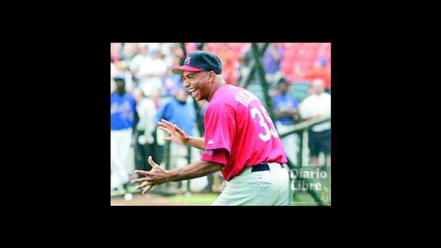 José Vizcaíno firma con los Cardenales