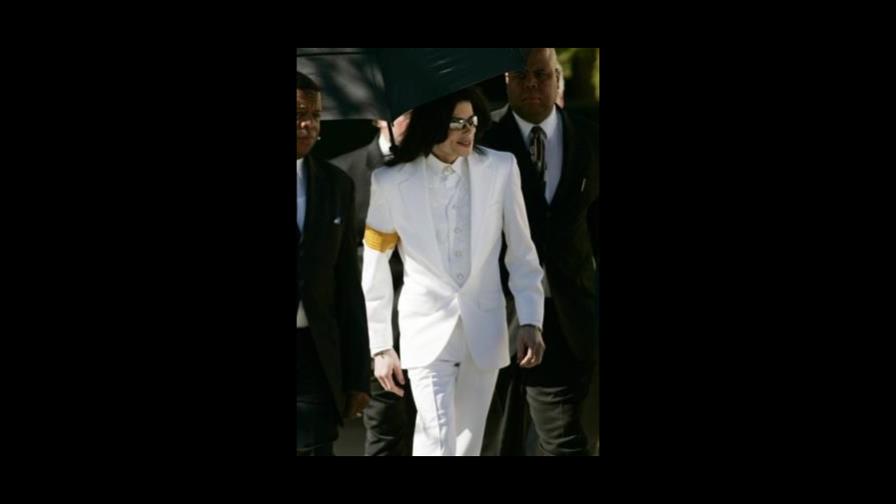 Ocho meses de prisión por intentar espiar a Michael Jackson