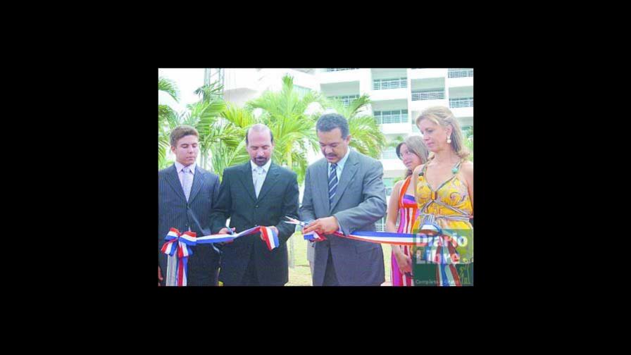 Con aplauso de Fernández inauguran el Costa del Sol