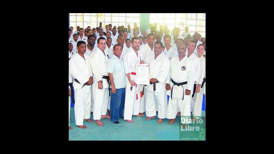 Wado karate-UASD reconoce a Felton Messina