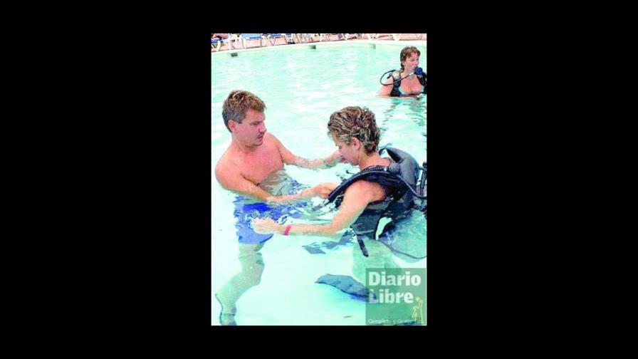 Denuncian empresa regenta cobro de tarjetas de turistas