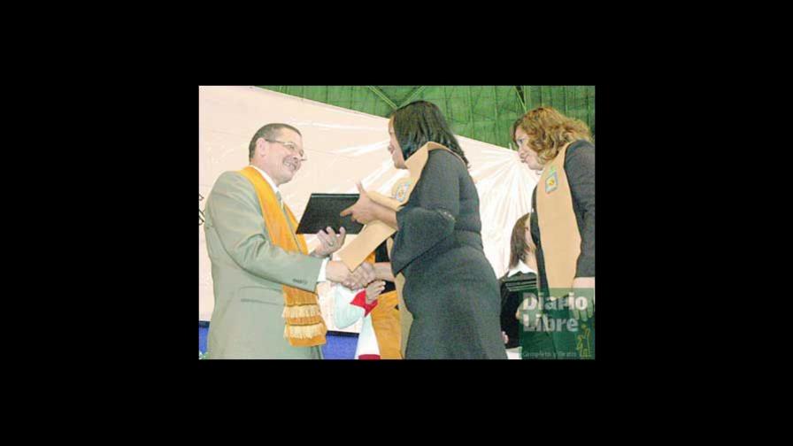 UNICARIBE gradúa cientos de personas en varias áreas