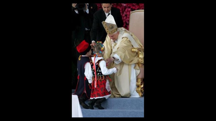 Emotiva despedida del Papa Benedicto XVI en Polonia