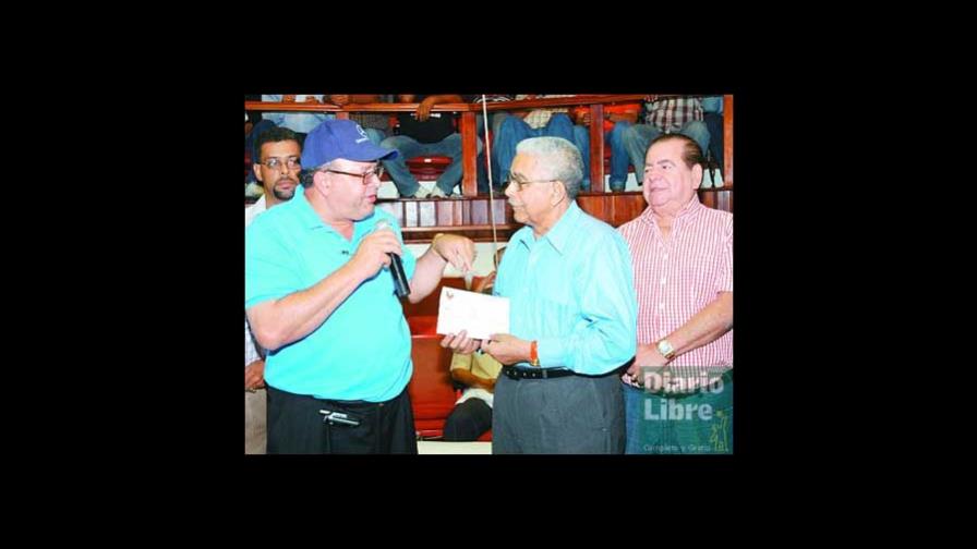 Coliseo Bonetti Burgos ayuda a Hogares Crea