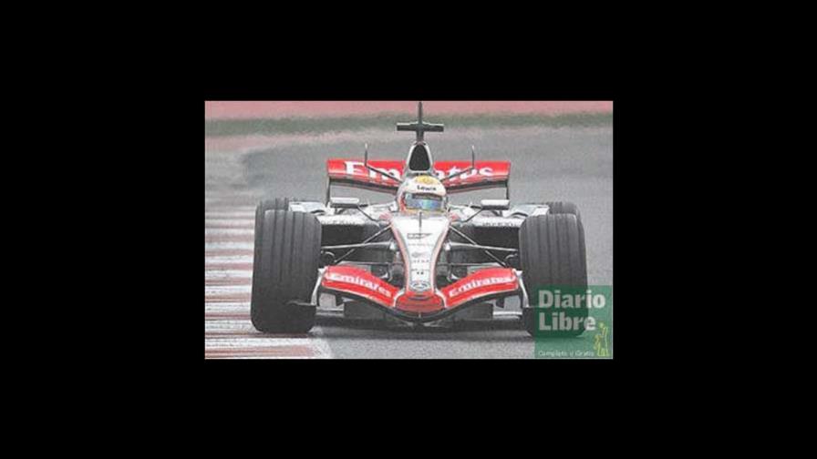 El primer piloto negro realiza prácticas en F1 El primer piloto negro realiza prácticas en F1