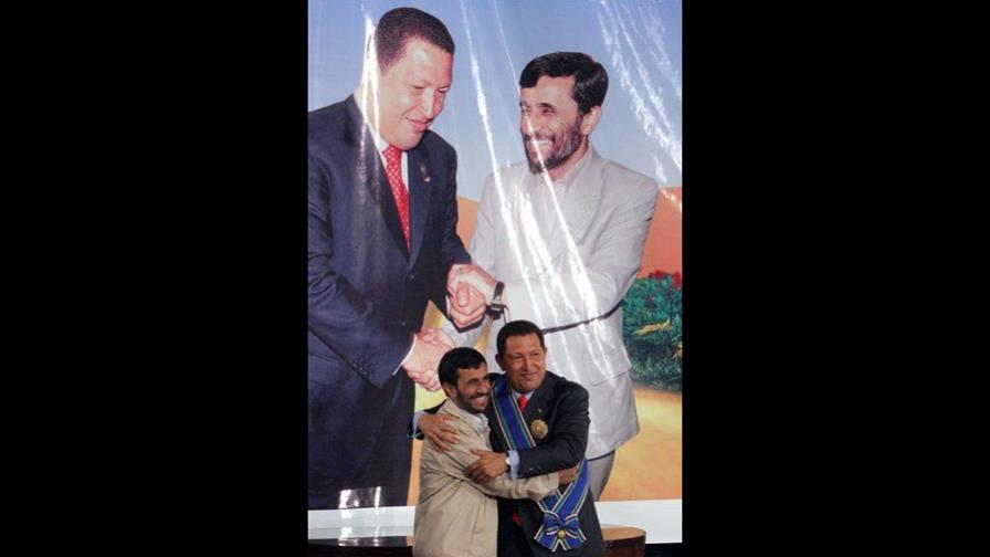 Chávez es condecorado en Irán Chávez es condecorado en Irán