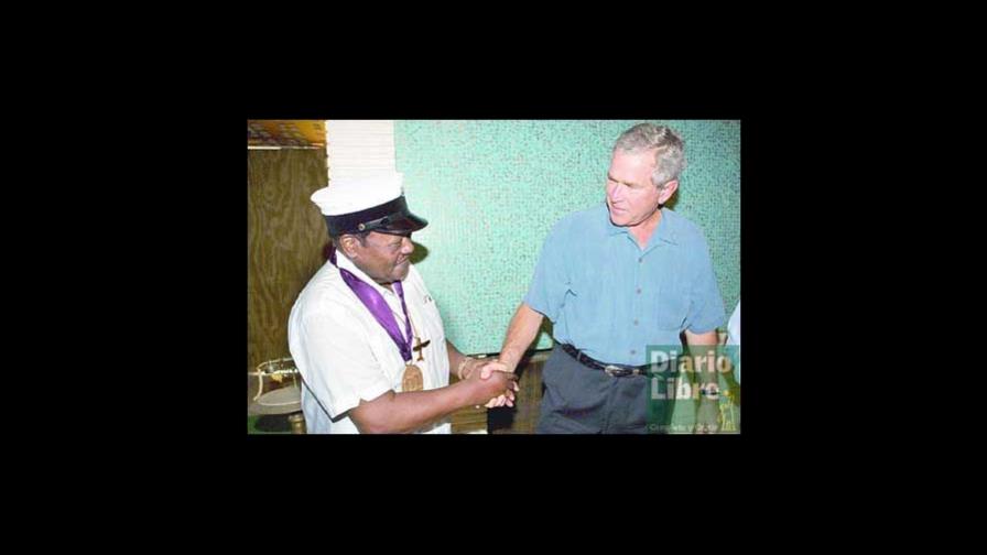 Un año después, Bush reconoce los errores