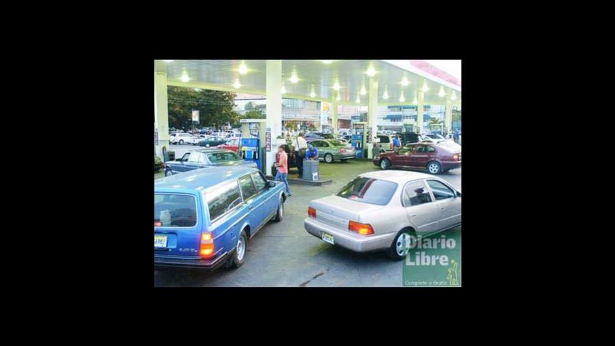 Reportan escasez gasolina regular y gasoil en bombas