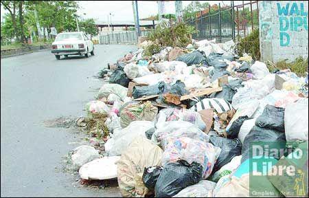 La basura arropa a Santo Domingo Este - Diario Libre