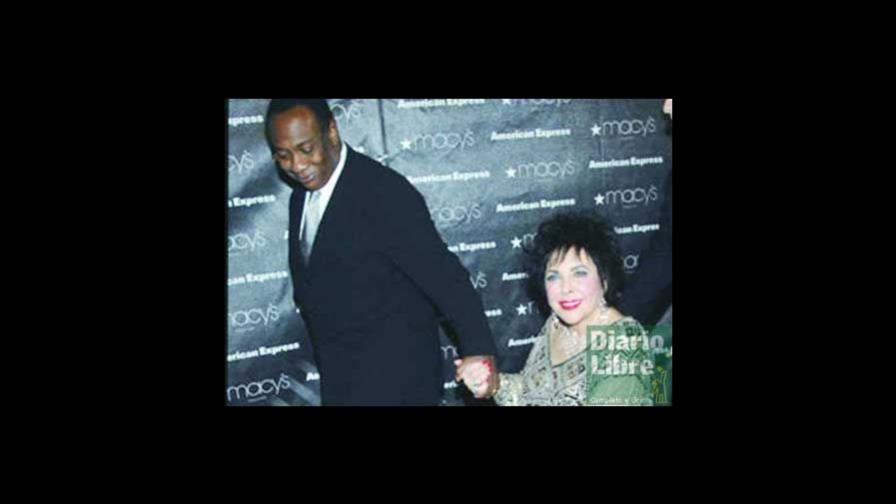 Liz Taylor presenta a su joven y nuevo novio