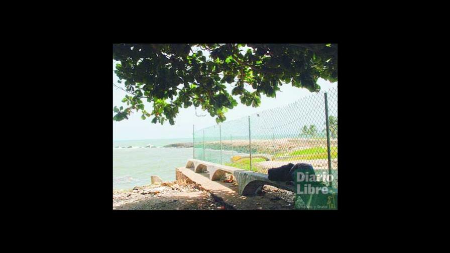 La plaza Juan Barón sigue cerrada a la ciudadanía