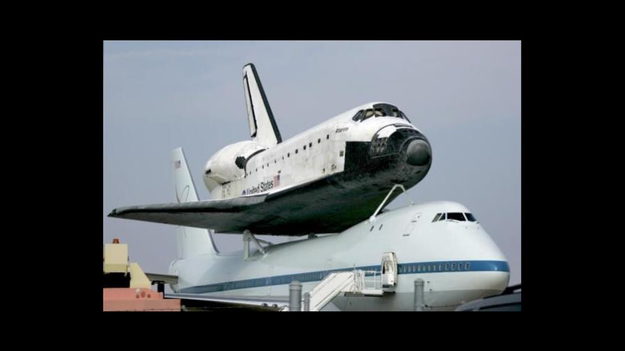 Transbordador espacial regresa a la Florida sobre avión de carga