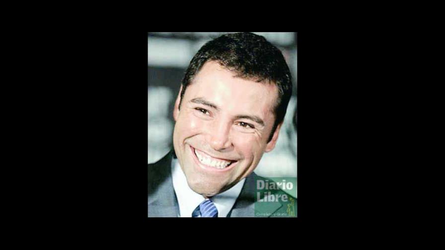 De la Hoya recibe su medalla de oro olímpica De la Hoya recibe su medalla de oro olímpica