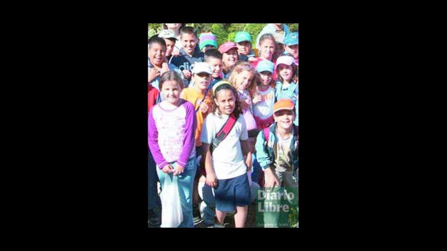 Exploradores del Rey orienta jóvenes barrios