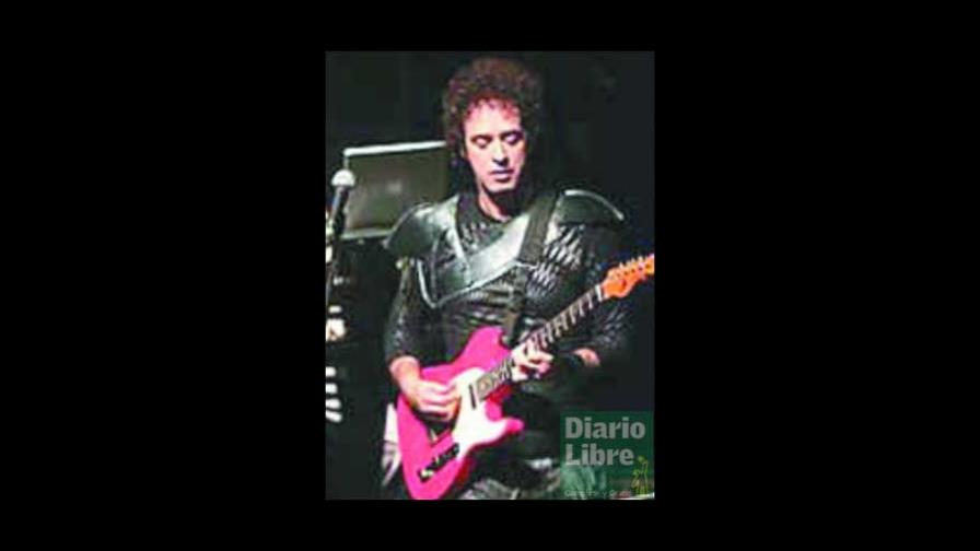 Gustavo Cerati llega a Casa de España