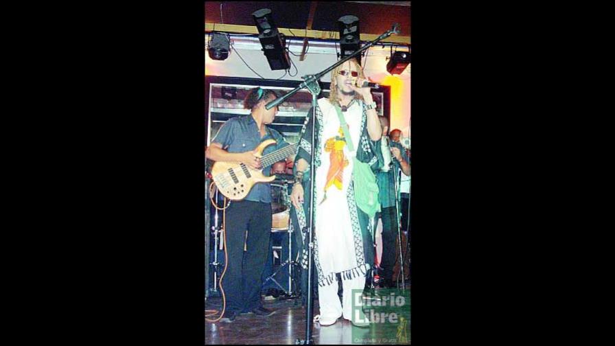 El cantante Toño Rosario es un chapeador de sus propias canciones