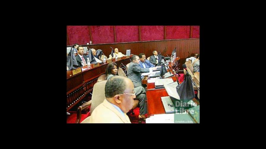 Aprueban el sueldo 14 para útiles escolares