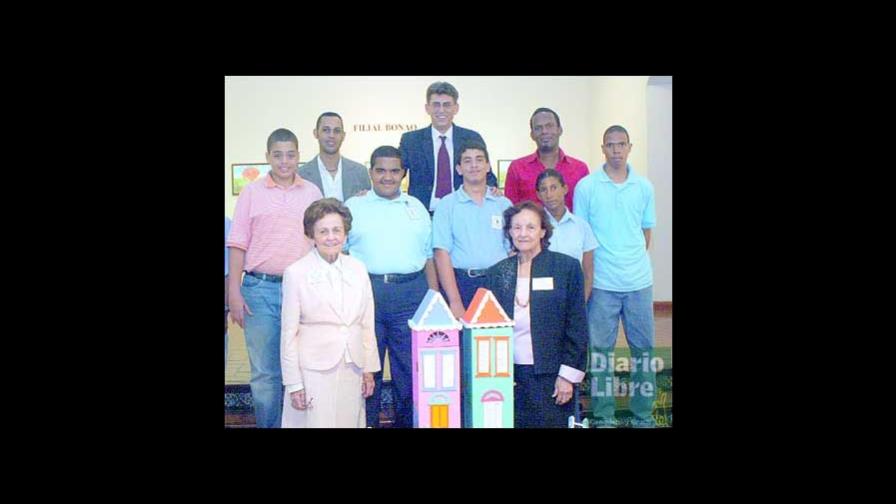 El CCE expone obras de niños especiales