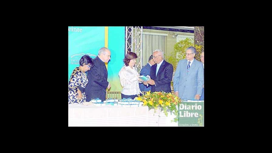 Banreservas y bibliófilos publican obra crítica de Incháustegui Cabral