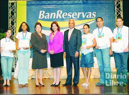 El Banreservas reconoce a 83 hijos de empleados