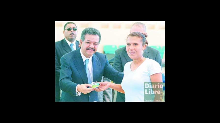 El Presidente entrega tarjeta Solidaridad número 300 mil