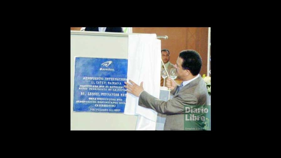 Inauguran el aeropuerto de El Catey en presencia de Leonel