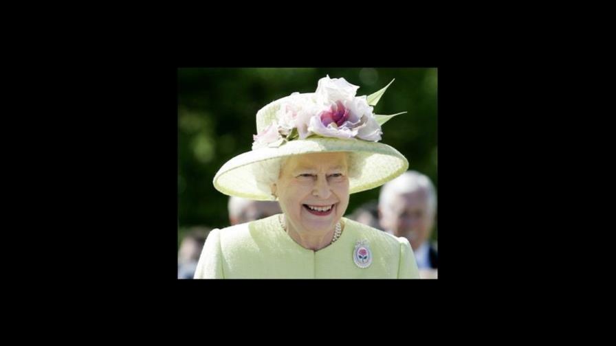La reina Isabel II de Inglaterra concluye visita cargada de historia a EEUU