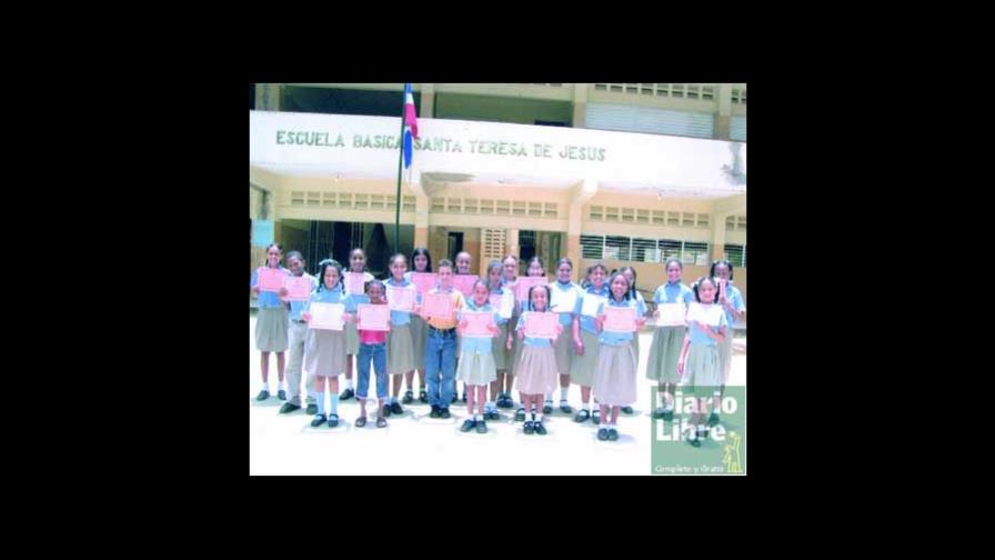 Escuela pública une a sus estudiantes en un club por la lectura
